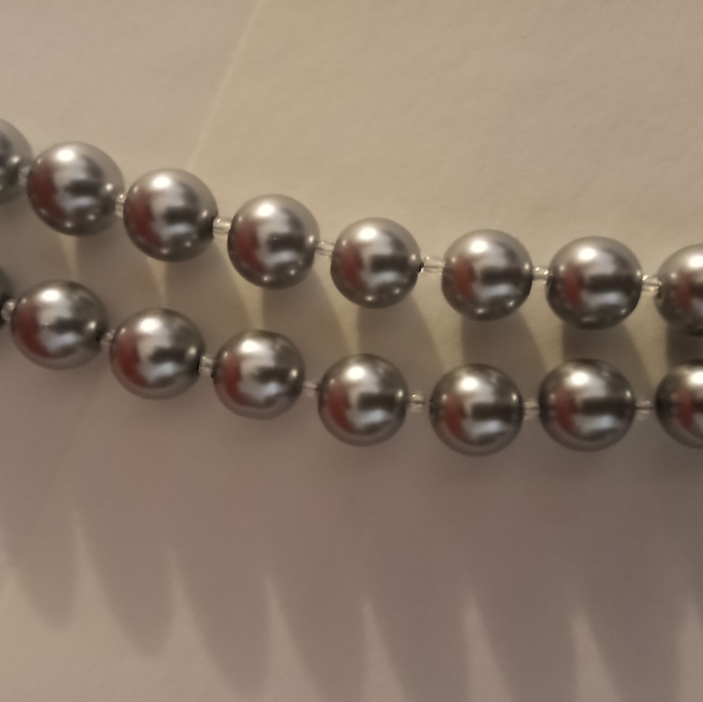 Grey pearl glass beads
